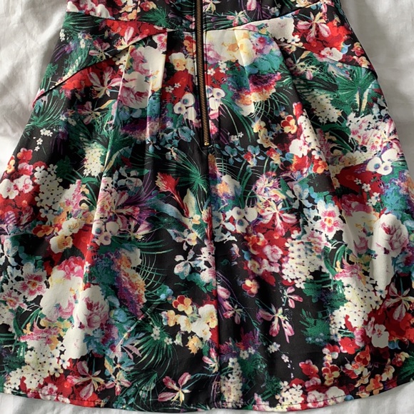 Floral Print Dress - Picture 5 of 9